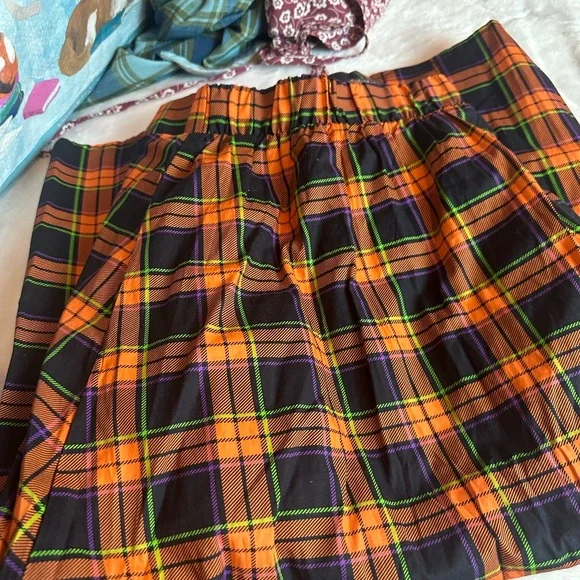 Vibrant Checkered Midi Skirt in Orange and Black - Picture 2 of 4